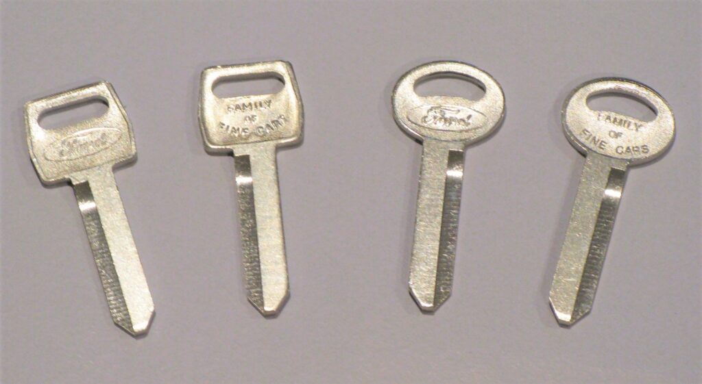 Ford 2 x Ignition & 2 x Trunk key blank set 1967 - 1993 Mustang