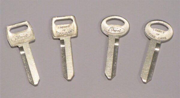 Ford 2 x Ignition & 2 x Trunk key blank set 1967 - 1993 Mustang